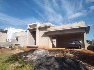f6fe46690fe1c87a69e9a9590df28cd364836e6e · Casa Térrea Moderna em Construção no Condomínio Portal dos Bandeirantes 2 – Amplo Terreno e Projeto