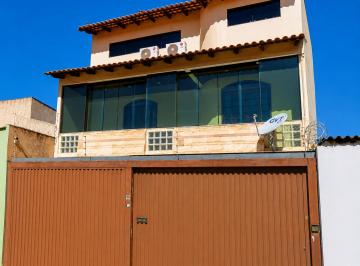 Casa de 4 quartos, Águas Claras · Vendo Sobrado 4 Quartos, 3 andares, Areal