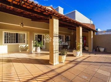 Casa · 156m² · 6 Quartos · 5 Vagas · QI 18 | Casa térrea em Estilo Colonial com casa de fundos | Guará I