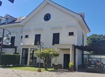 Casa · 320m² · 4 Quartos · Casa na vila inglesa