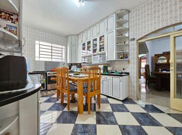 Casa · 195m² · 4 Quartos · 2 Vagas · Casa grande disponível para venda no Jabaquara - 4 dormitórios, 1 suíte e 2 vagas