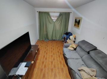 Casa · 158m² · 3 Quartos · 2 Vagas · Sobrado com 3 quartos e duas vagas de garagem