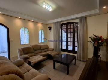 Casa · 141m² · 2 Quartos · 4 Vagas · Sobrado com 2 quartos, sendo 1 suite, 4 vagas de garagem + Edícula- Próximo ao M
