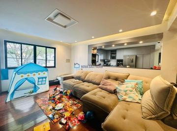 Casa · 520m² · 5 Quartos · 3 Vagas · Sobrado com 5 Quartos e 4 banheiros à Venda, 520 m², tem em anexo 3 lojas comerciais com renda.