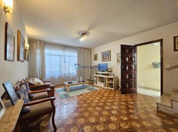 Casa · 164m² · 3 Quartos · 2 Vagas · Casa ampla com 3 quartos, suíte e excelente quintal com churrasqueira no Vila Pa