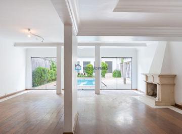 Casa · 440m² · 3 Quartos · 4 Vagas · Casa à venda com 490 m² , 3 suítes, 3 vagas de garagem em Rua fechada