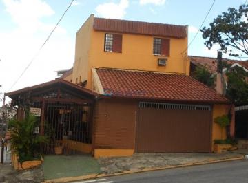 Comercial · 450m² · 2 Vagas · Imóvel parte residência e parte hospedaria independente.
