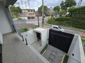 Foto 01 · Sobrado à venda com 3 Dormitórios (1 Suíte), 4 vagas, 226m² na Vila Scarpelli em Santo André - SP