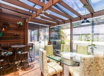 Casa · 260m² · 3 Quartos · 3 Vagas · Sobrado à venda no Cajuru, ótima localização!