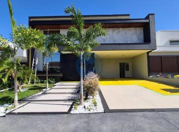 Fachada com paisagismo e 4 vagas · Casa de luxo em condomínio: 3 quartos, 3 suítes, 2 salas, 5 banheiros, 4 vagas, 192m² - Jardim Resid
