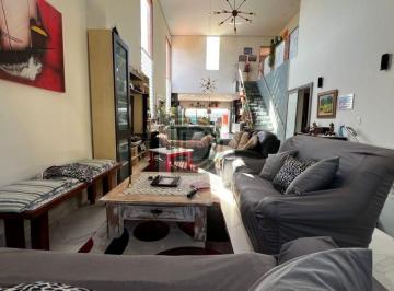 Casa de 4 quartos, Cotia · PORTEIRA FECHADA + ENERGIA SOLAR - CASA CINEMATOGRÁFICA COM PÉ-DIREITO DUPLO