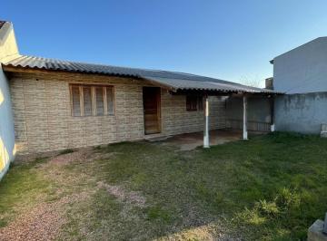 Casa · 65m² · 2 Quartos · 2 Vagas · Excelente casa térrea com pátio e vaga para 2 carros!