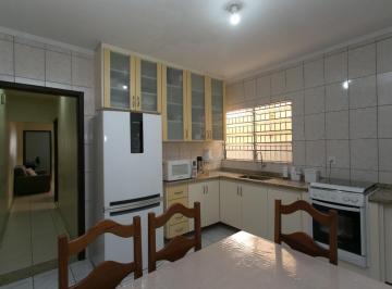 145bedc3-63f2-464e-a69f-61f05898fc14 · Aconchegante casa para venda em Jardim Líbano com 3 quartos, sendo 1 suíte, 188m²