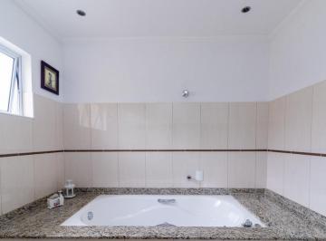 257b648f-9a13-4dfe-ba7c-bdb8c4bed33f · Aconchegante casa para venda em Itaberaba com 3 quartos, sendo 3 suítes, 291m²