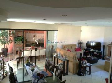 Casa · 250m² · 4 Quartos · 4 Vagas · Sobrado à venda no Planalto com 250 metros.