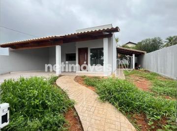 Casa · 181m² · 3 Quartos · 4 Vagas · Casa à Venda em Felixlândia – 3 Suítes | Excelente Localização | Garagem para 4