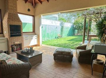 Casa · 208m² · 3 Quartos · 4 Vagas · Casa térrea com 3 suítes em condomínio fechado - Jundiaí - Sp