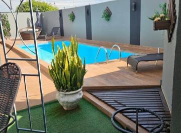 Casa · 155m² · 2 Quartos · 3 Vagas · Casa em Jardim Esperança, Londrina/PR de 155m² 2 quartos para locação R$ 6.000,00/mes