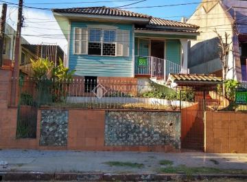 Casa · 100m² · 3 Quartos · Imóvel com espaço para quatro famílias!