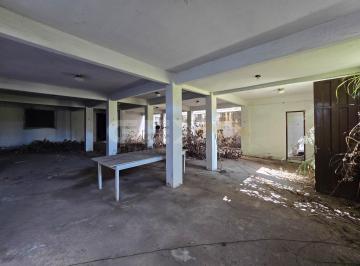 Casa · 200m² · 4 Quartos · 3 Vagas · Casa na Av. Divino Espírito Santo, em lote de 500m², com 4 quartos e 3 vagas.