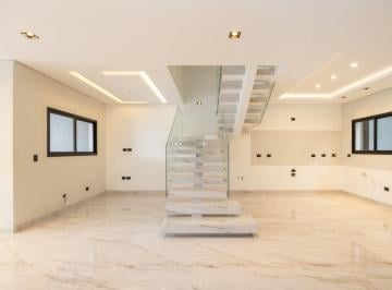 Casa de 3 quartos, Curitiba · Vendo Casa de 250 m² com 3 quartos à venda em Vista Alegre