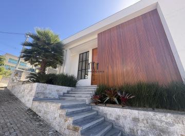 Casa · 262m² · 4 Quartos · 3 Vagas · Casa moderna linear com piscina em Condominio, Vespasiano/MG
