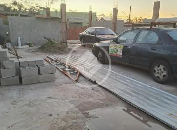 CIMA1.jpg · Galpão com boa localização, e estrutura para segundo andar!