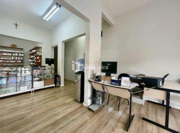 Casa · 102m² · 3 Quartos · Casa comercial disponível para venda, em excelente localização no bairro Centro em Piracicaba/SP.