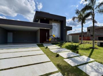 Casa · 206m² · 3 Quartos · 2 Vagas · Ninho Verde 2 Eco Residence - Casa à Venda no Ninho Verde 2 – 3 Suítes | Piscina | Acabamento de Alt