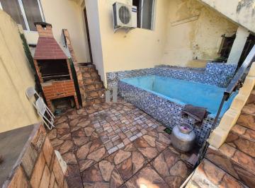 Casa · 3 Quartos · 1 Vaga · Vendo casa com 3 quartos, churrasqueira e vaga de garagem no Estácio