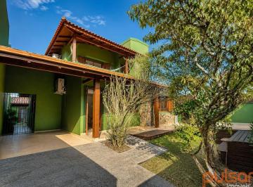 Casa · 180m² · 4 Quartos · 2 Vagas · Casa com 4 dormitórios em Canavieiras 500 metros da praia.