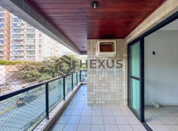 Foto · Apartamento com varanda a 450m da praia no Jardim Astúrias, Guarujá
