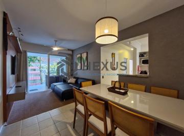 Foto · Apartamento reformado com varanda a 100m da praia nas Pitangueiras, Guarujá