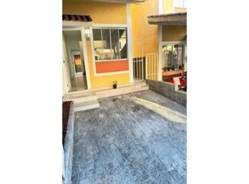 Casa de 2 quartos, Cotia · Casa reformada em condomínio fechado atrás do The Square com dois dormitórios e área gourmet! Não p