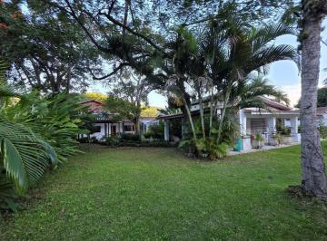 Casa · 328m² · 5 Quartos · 5 Vagas · Casa Exclusiva na Praia do Guaiúba – O encontro perfeito entre a praia e o campo