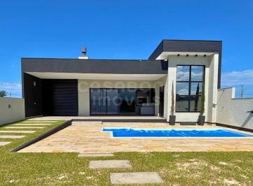 Casa mobiliada com piscina a apenas 350 metros da praia em Arroio do Sal · Casa mobiliada com piscina a apenas 350 metros da praia em Arroio do Sal