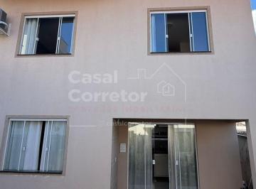 Casa · 96m² · 2 Quartos · Casa com 2 dormitórios no Jardim Azaleia.