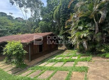 Casa · 684m² · 1 Quarto · 1 Vaga · Casa terrea no centro com mata, riacho e privacidade real