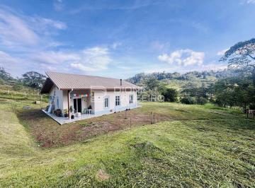 Casa · 9000m² · 2 Quartos · Casa térrea com alma de Mantiqueira
