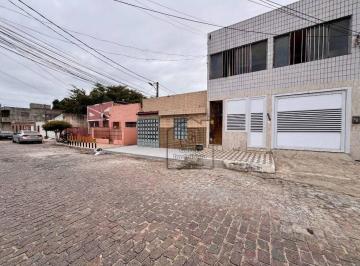 c235100e3e47a072253cd2ef0ced99d0f8207600 · Casa para alugar no Alecrim com 5 quartos, garagem e imóvel recém-reformado - 165 m² - Natal/RN - CA
