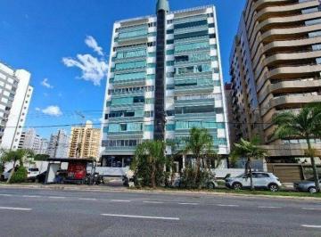 0c31c2c30c72880c5bd731481f72de13bd350772 · Apartamento com 3 quartos e 127 m² no Centro de Florianópolis.