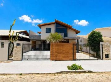 Casa · 98m² · 2 Quartos · 1 Vaga · Auxiliadora Predial aluga Linda casa de 2 dormitorios, sendo uma suite no Campeche, Florianópolis.