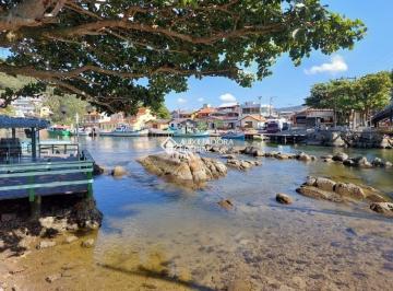 Casa · 300m² · 3 Quartos · Casa no canal da Barra