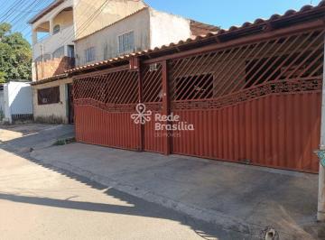 Casa · 130m² · 3 Quartos · 2 Vagas · QN 14 | Casa Nascente Reformada com Laje | Riacho Fundo