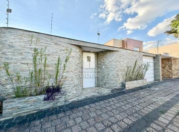 Casa · 131m² · 4 Quartos · 8 Vagas · Casa Térrea Reformada | Residencial ou Comercial |