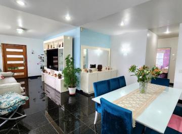 fa9504d3-1645-4651-a57e-c3eda997cdfb · Casa para venda em Saúde com 3 quartos, sendo 3 suítes, 119m²