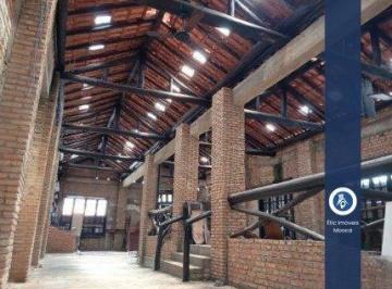 Comercial · 268m² · Galpão na Quarta Parada, 268m², 2 Banheiros