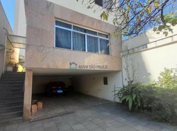 Casa · 246m² · 4 Quartos · 6 Vagas · Casa ampla com 4 dormitórios e 6 vagas na Vila Gumercindo.