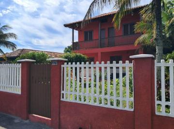 Casa de 2 quartos, Maricá · Casa com 500 m² de terreno com 2 quartos para temporada em Cordeirinho, fica a 300 m da praia.
