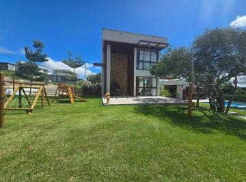 Casa · 229m² · 4 Quartos · 4 Vagas · Casa de alto padrão em condomínio!!!